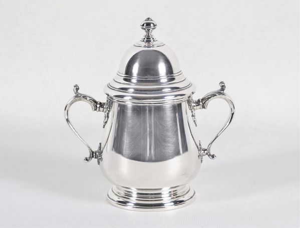 Zuccheriera in argento con due manici ricurvi, gr. 380