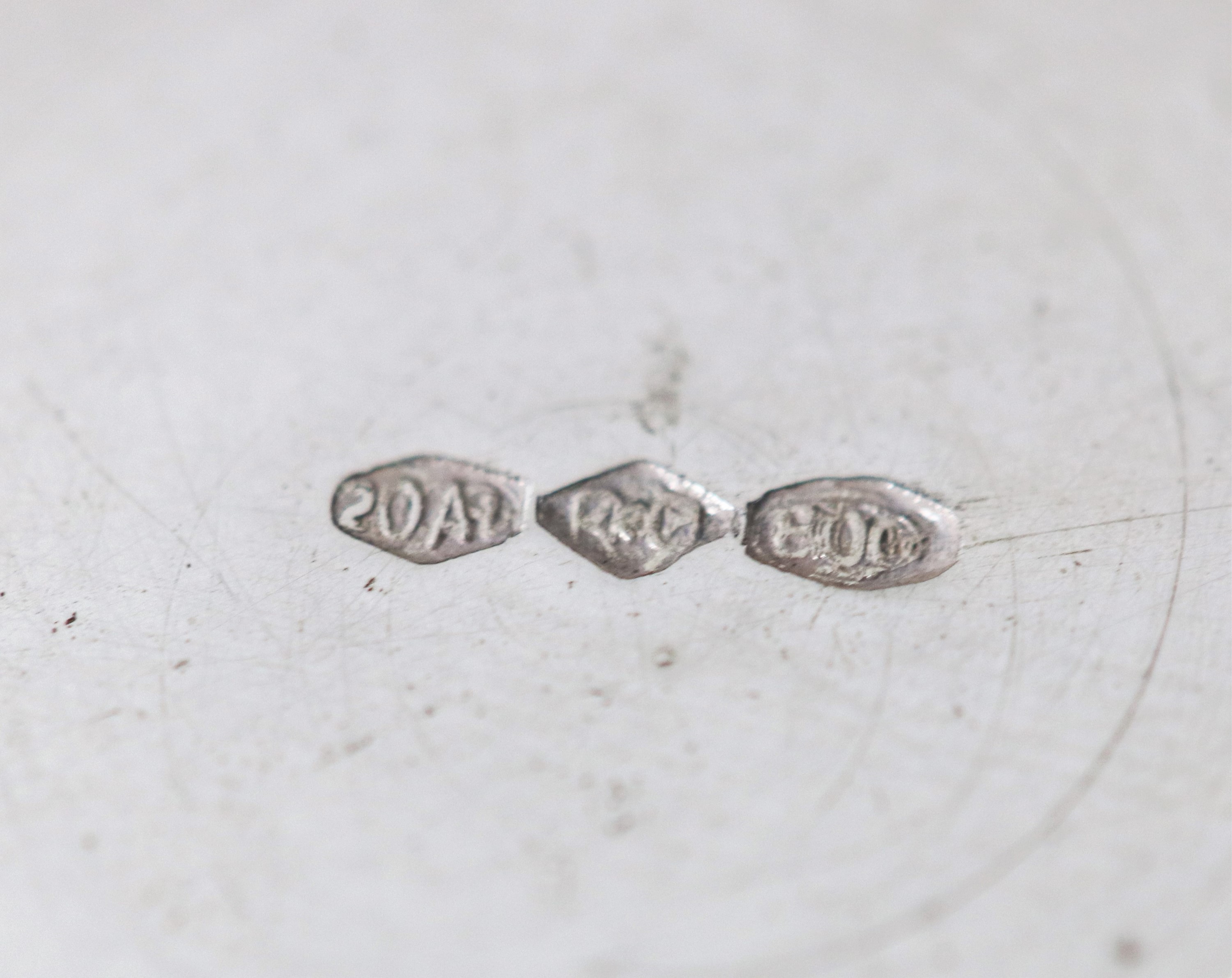 Zuccheriera in argento con due manici ricurvi, gr. 380