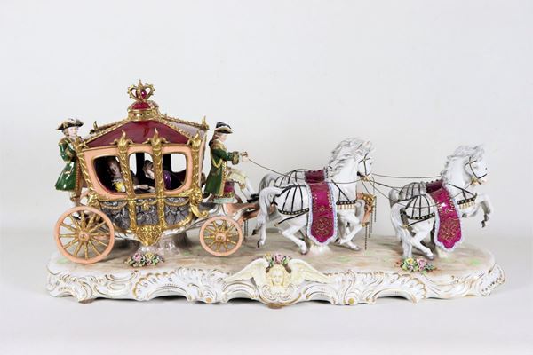 Large carriage with nobles in polychrome Capodimonte porcelain