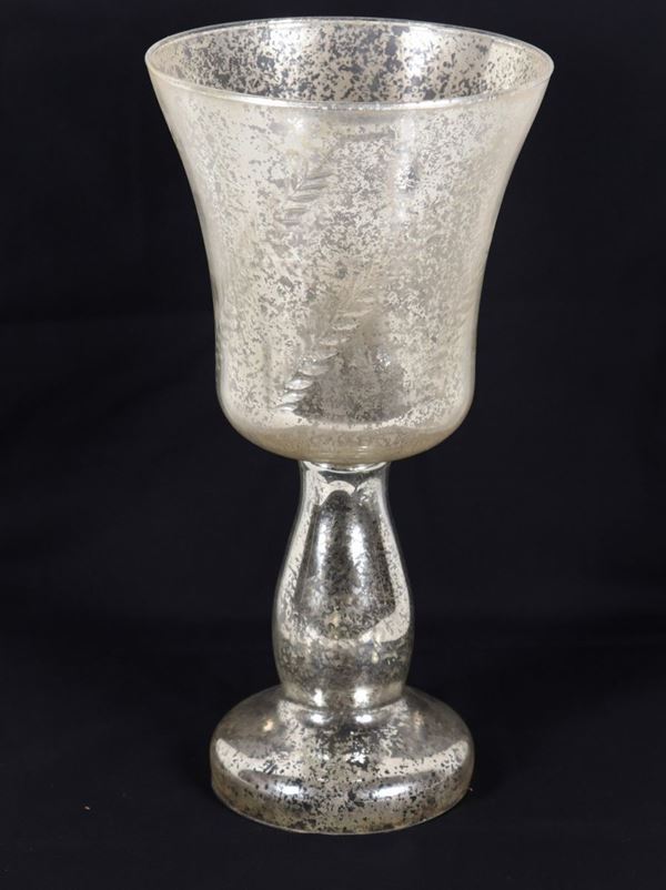 Vase in the shape of a large chalice in blown Murano glass with silver speckles