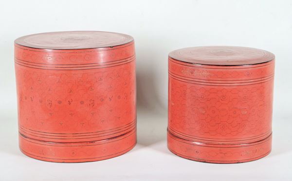 Lot of two Chinese food containers in red lacquer and papier-mâché