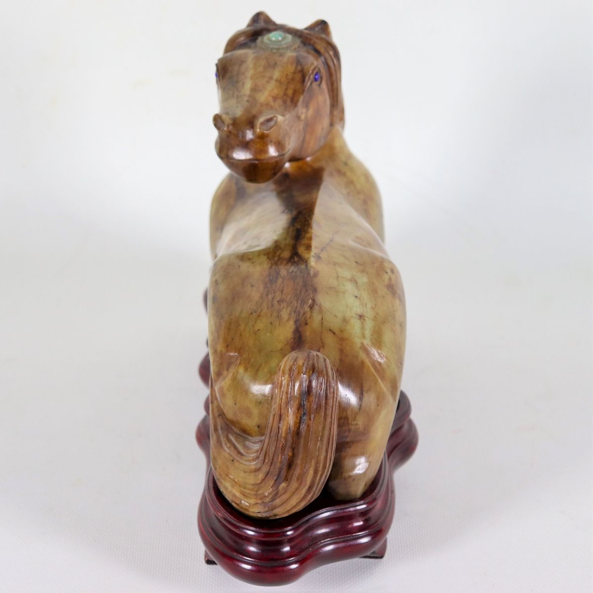 Scultura cinese in giada "Cavallo", basetta in teak