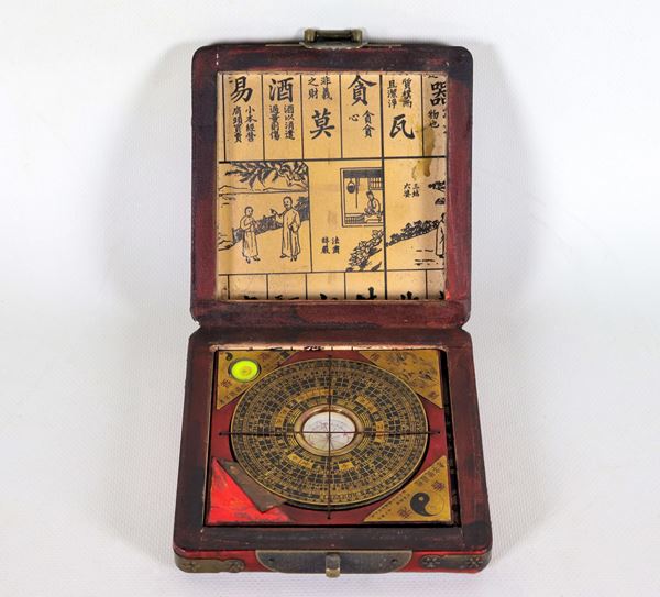 Ancient Chinese compass with lacquered and decorated box, green jade medallion on the lid