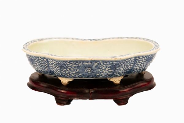 Blue and white porcelain bowl  (China XIX - XX century)  - Auction Fine Art Legacy of Prestigious Noble Roman Villino and Private Collections - Gelardini Aste Casa d'Aste Roma