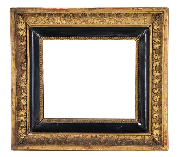 Antica piccola cornice Impero a cassetta, in legno dorato e laccato nero con fregi a motivi di palmette