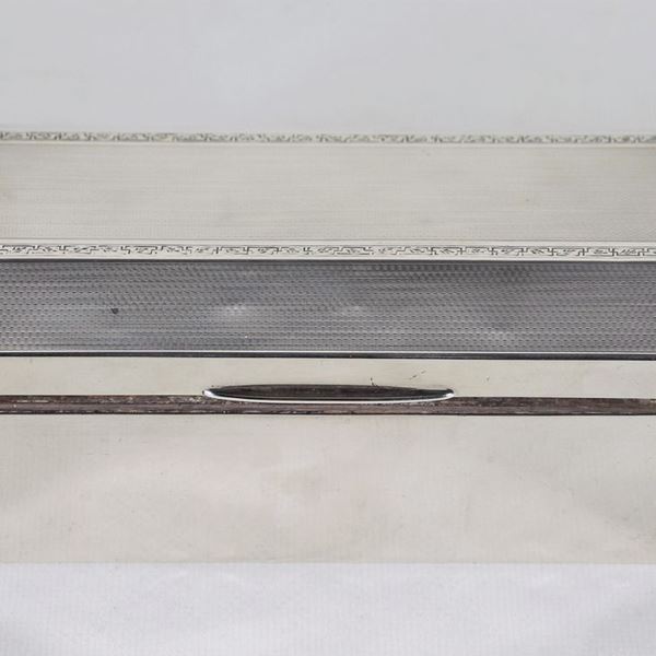 Cigarette box in silver and wood