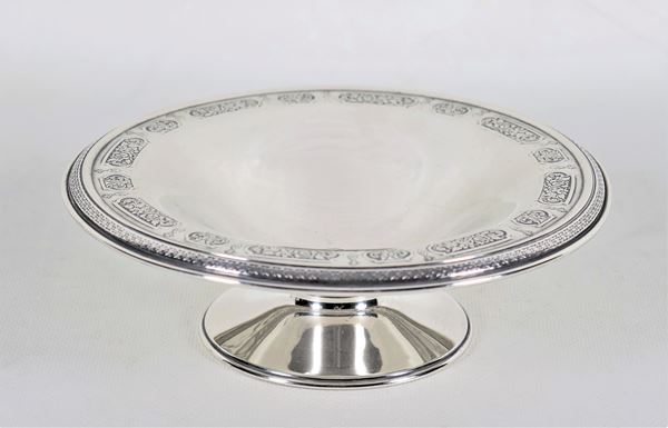 Piccola alzata in argento Sterling 925, con bordi cesellati e sbalzati ad intrecci floreali, gr. 210