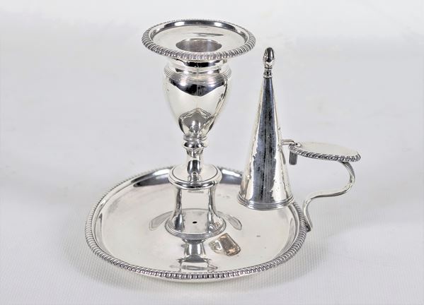 Bugia in argento Epoca Giorgio III con bordi perlinati, gr. 320