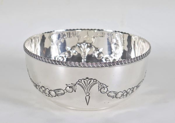 Edward VII period silver bowl with embossed floral festoons, gr. 270