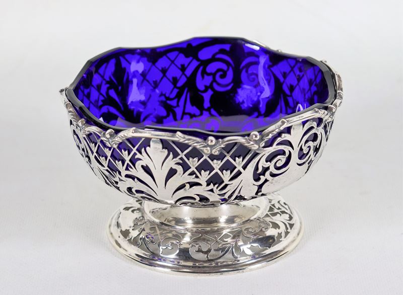 Coppa porta zollette di zucchero Epoca Edoardo VII, in argento cesellato, sbalzato e traforato, v...