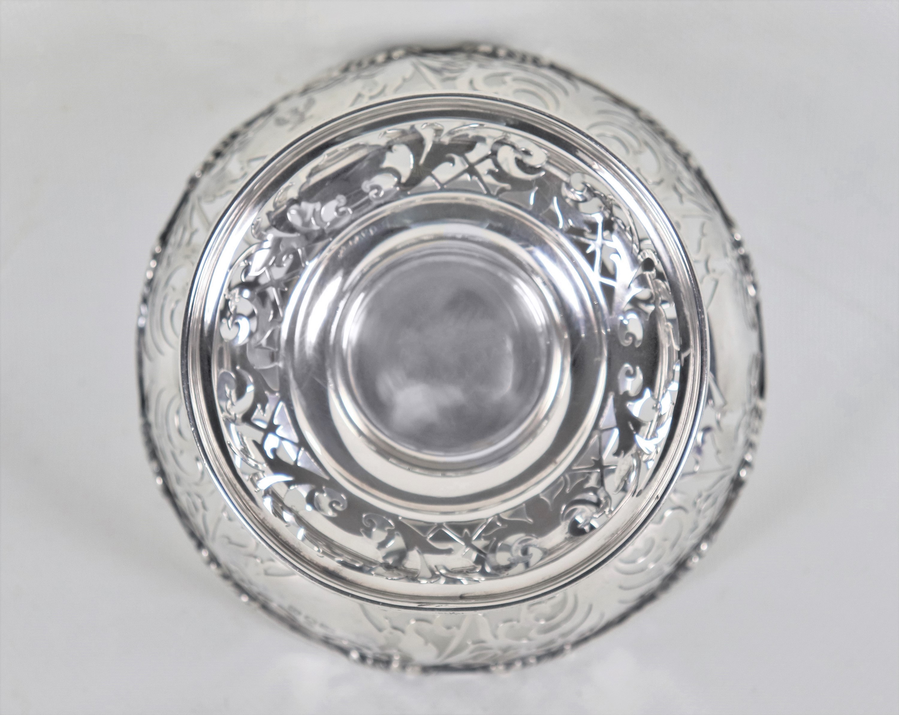 Coppa porta zollette di zucchero Epoca Edoardo VII, in argento cesellato, sbalzato e traforato, v...