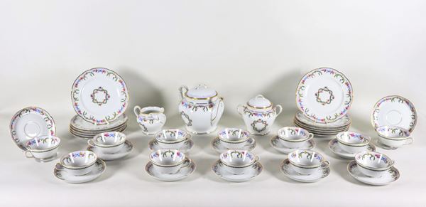 Servizio da tè e dolce in porcellana di Limoges, con decorazioni variopinte a ghirlande floreali Luigi XVI (27 pz)