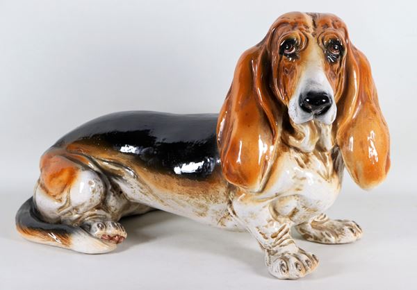 Scultura "Cane bassotto" in ceramica porcellanata e smaltata