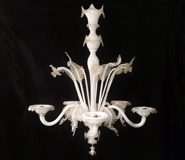 Murano blown glass chandelier in latex color with flowers and leaves, 5 lights  - Auction Timed Auction - ANTIQUES FROM PRIVATE COLLECTIONS - Gelardini Aste Casa d'Aste Roma