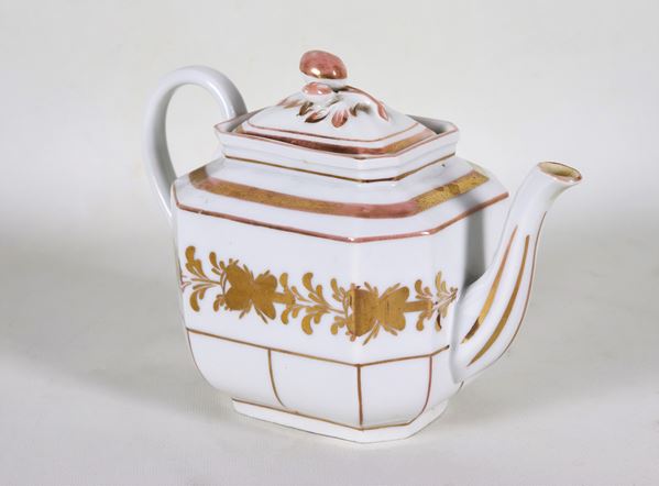 Antica teiera francese Luigi Filippo in porcellana bianca, con decorazioni in oro zecchino a motivi di fiori e foglie
