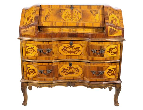 Small Veronese flap table of the Louis XV line, in walnut and burr walnut with intertwined scroll inlays