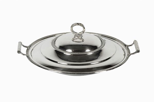 Round vegetable dish in silver metal