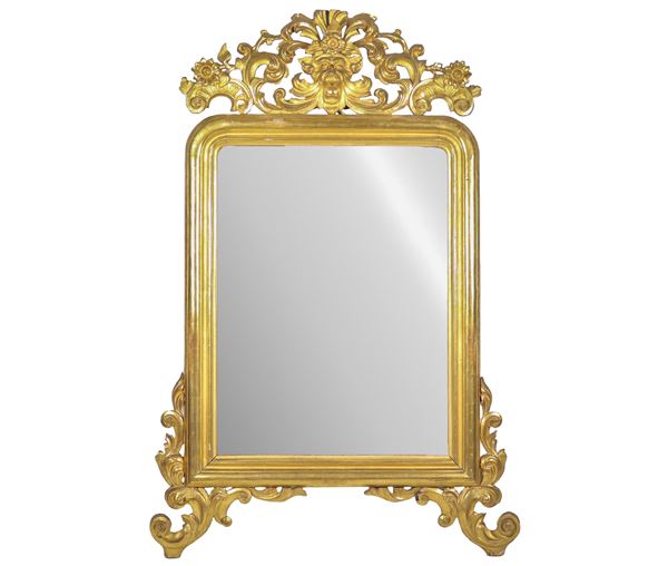 Ancient Neapolitan Louis Philippe mirror, in gilded and carved wood with motifs of scrolls of acanthus leaves, curls and flowers, relief mask on the frieze