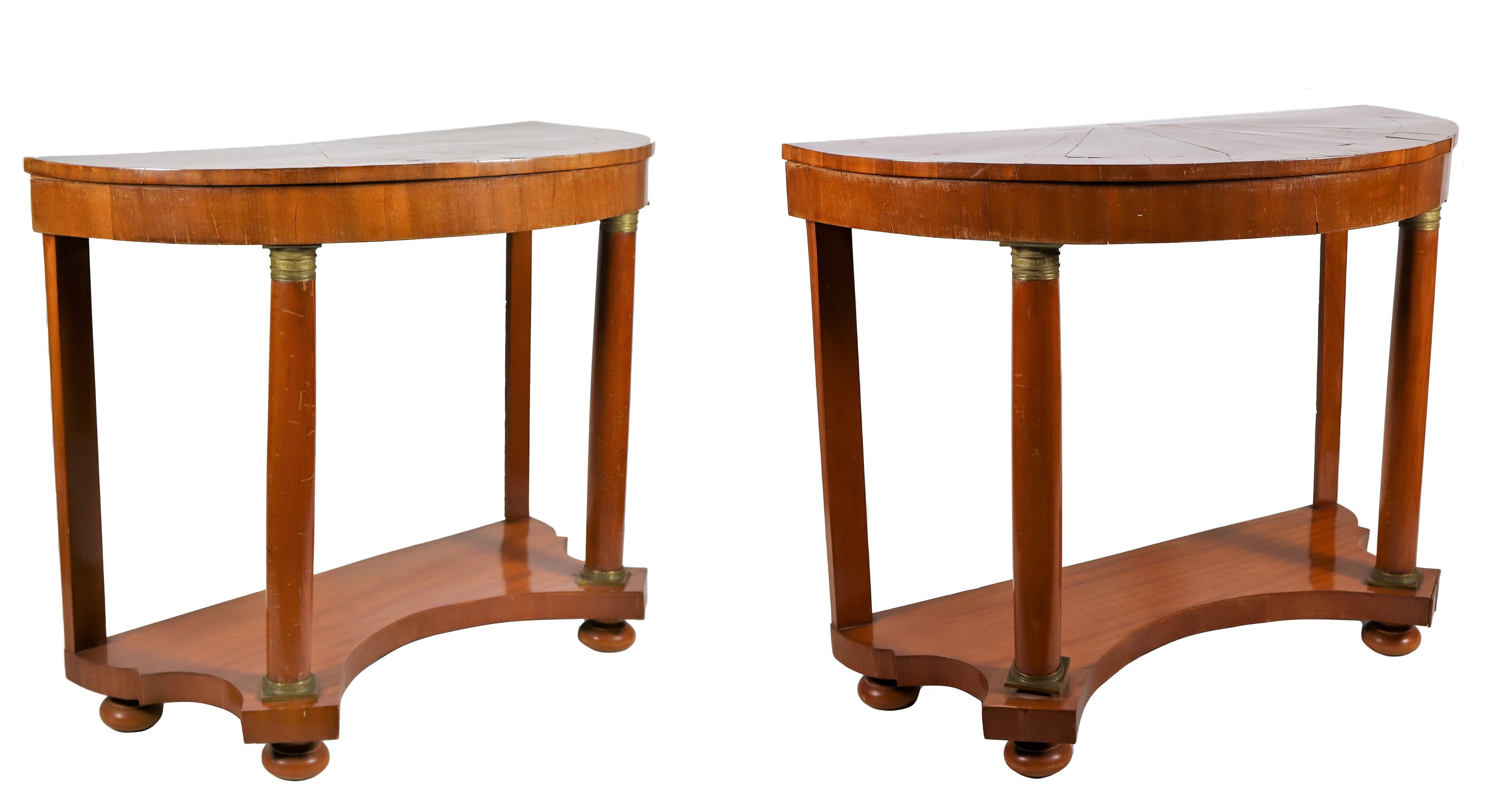 Coppia di consolles toscane Impero a mezza luna in mogano chiaro, con gambe a colonnine neoclassi...
