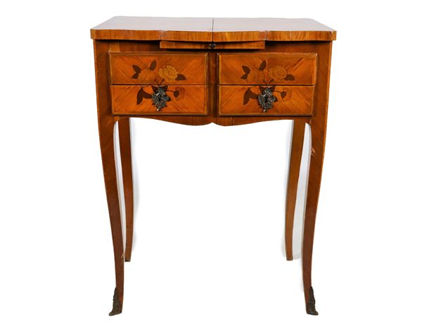 Piccola poudresse francese Napoleone III (1852-1870), in ebano viola e mogano con filettature intarsiate in bois de fer