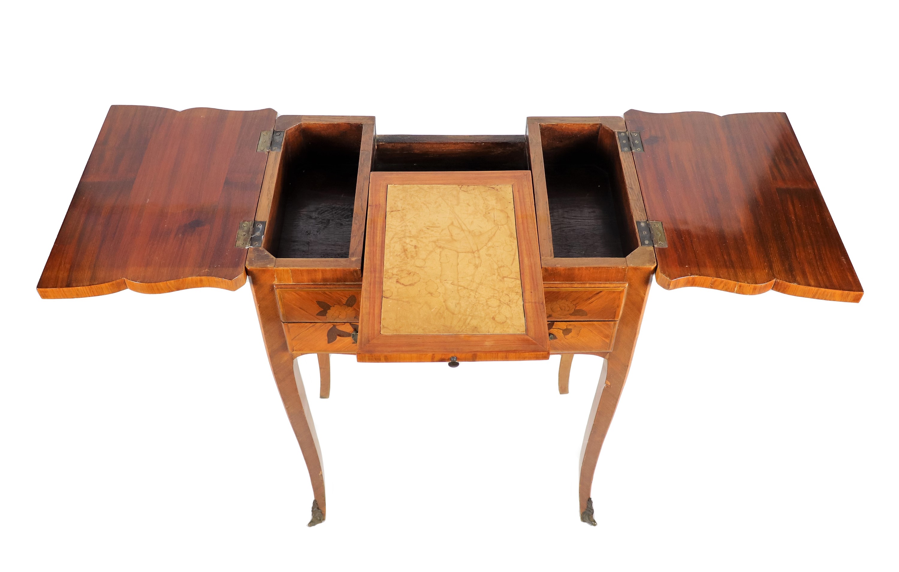 Piccola poudresse francese Napoleone III (1852-1870), in ebano viola e mogano con filettature int...