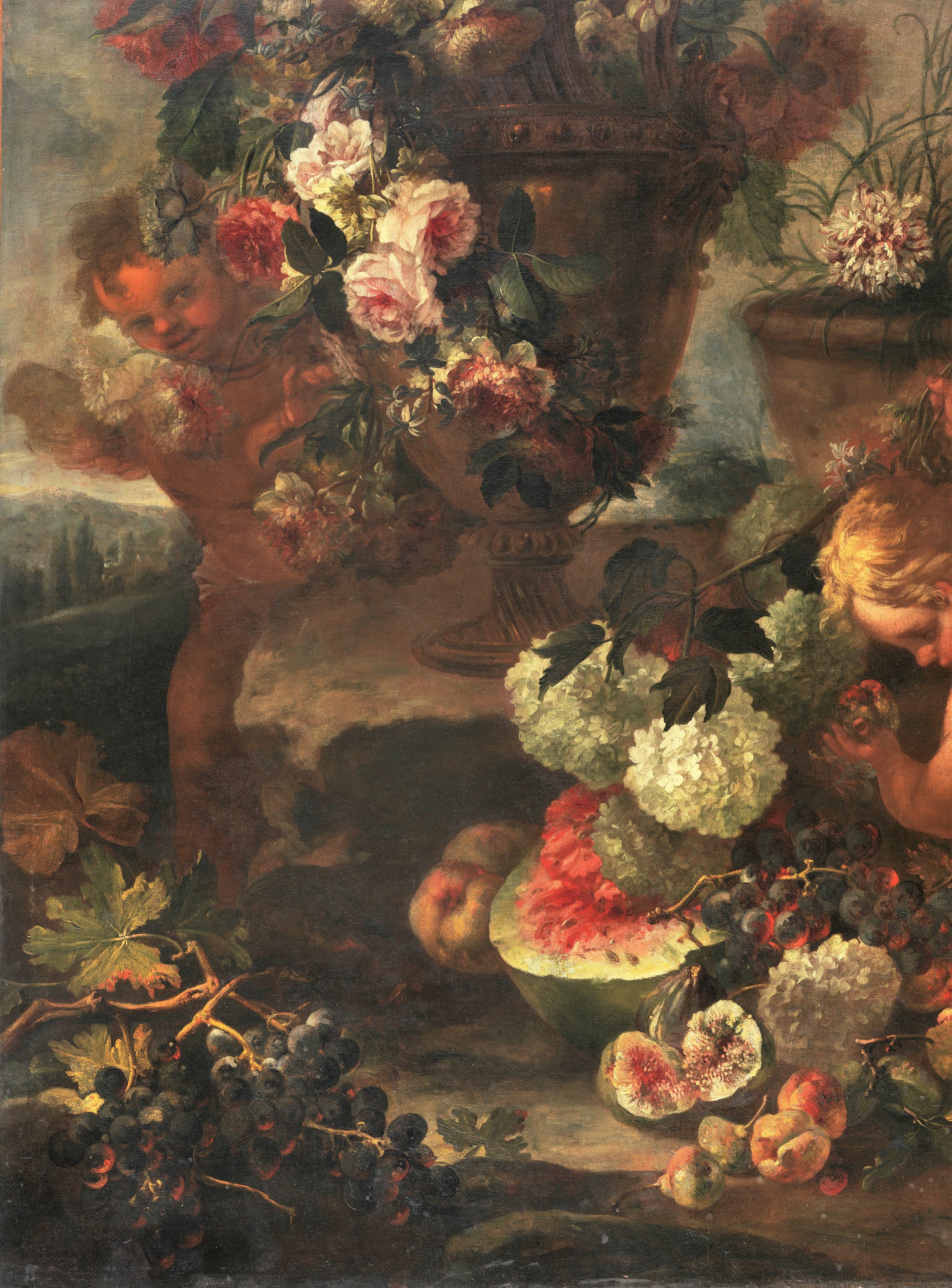 Attribuito. "Natura morta di fiori, frutta e puttini", dipinto ad olio su tela di ottima e fine e...
