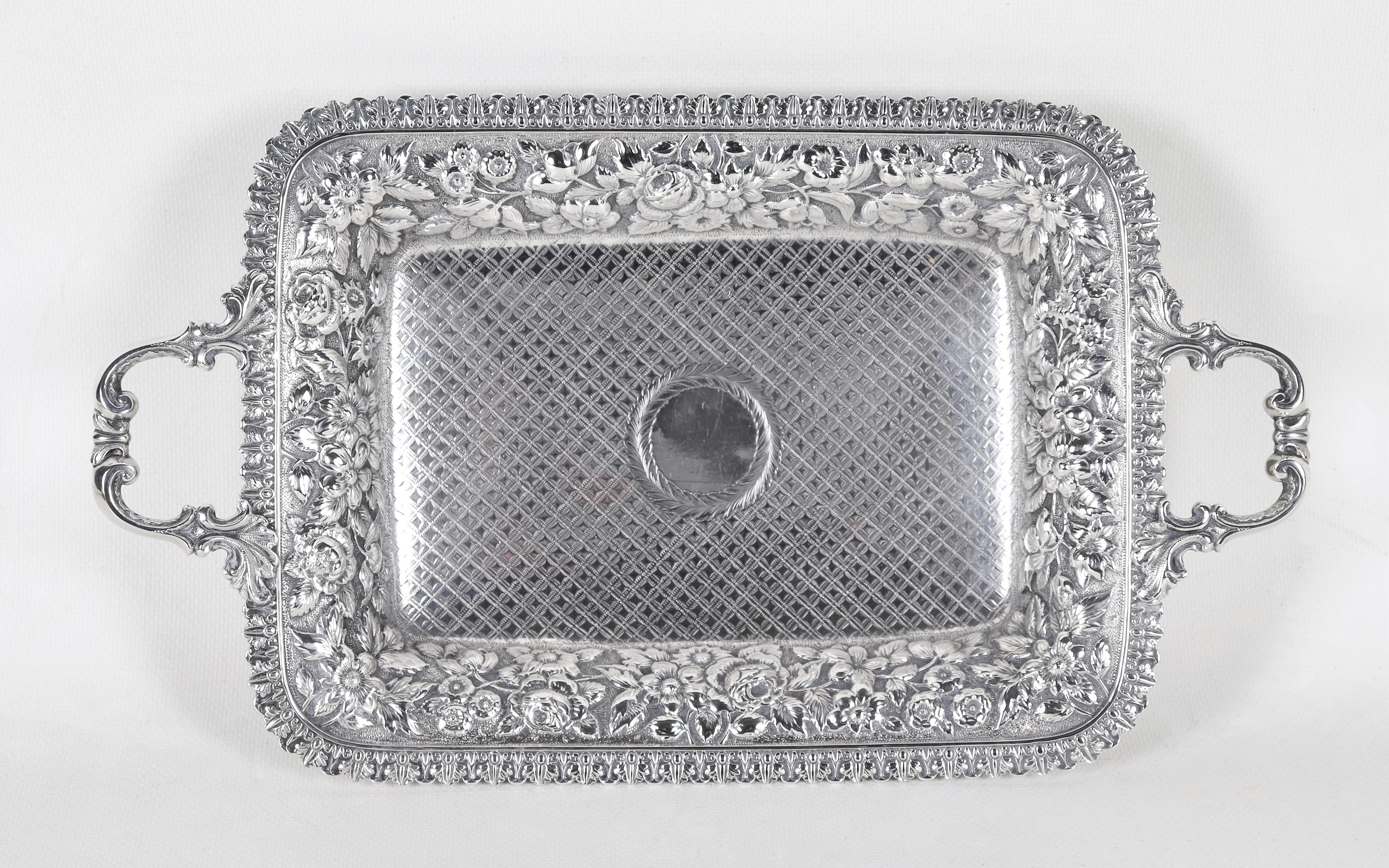 Cestino rettangolare in argento Sterling 925 a due manici, con bordo cesellato e sbalzato a motiv...