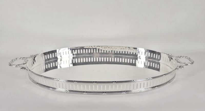 Grande vassoio ovale in argento Sterling 925, con ringhierina traforata e manici a forma di serpe...