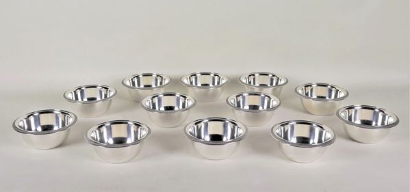 Lot of twelve silver handwashing bowls, with chiselled edges with neoclassical palmettes, gr. 1110
