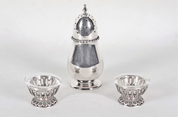 Silver lot of a sugar shaker and two perforated salt pans with crystal bowls (3 pcs), gr. 210
