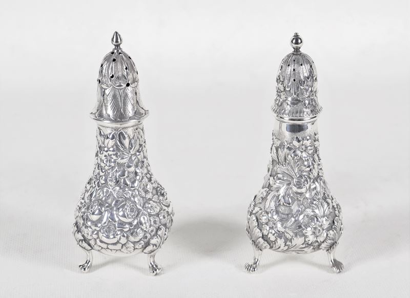 Coppia di sale e pepe in argento Sterling 925, interamente cesellati e sbalzati a mazzetti di fio...