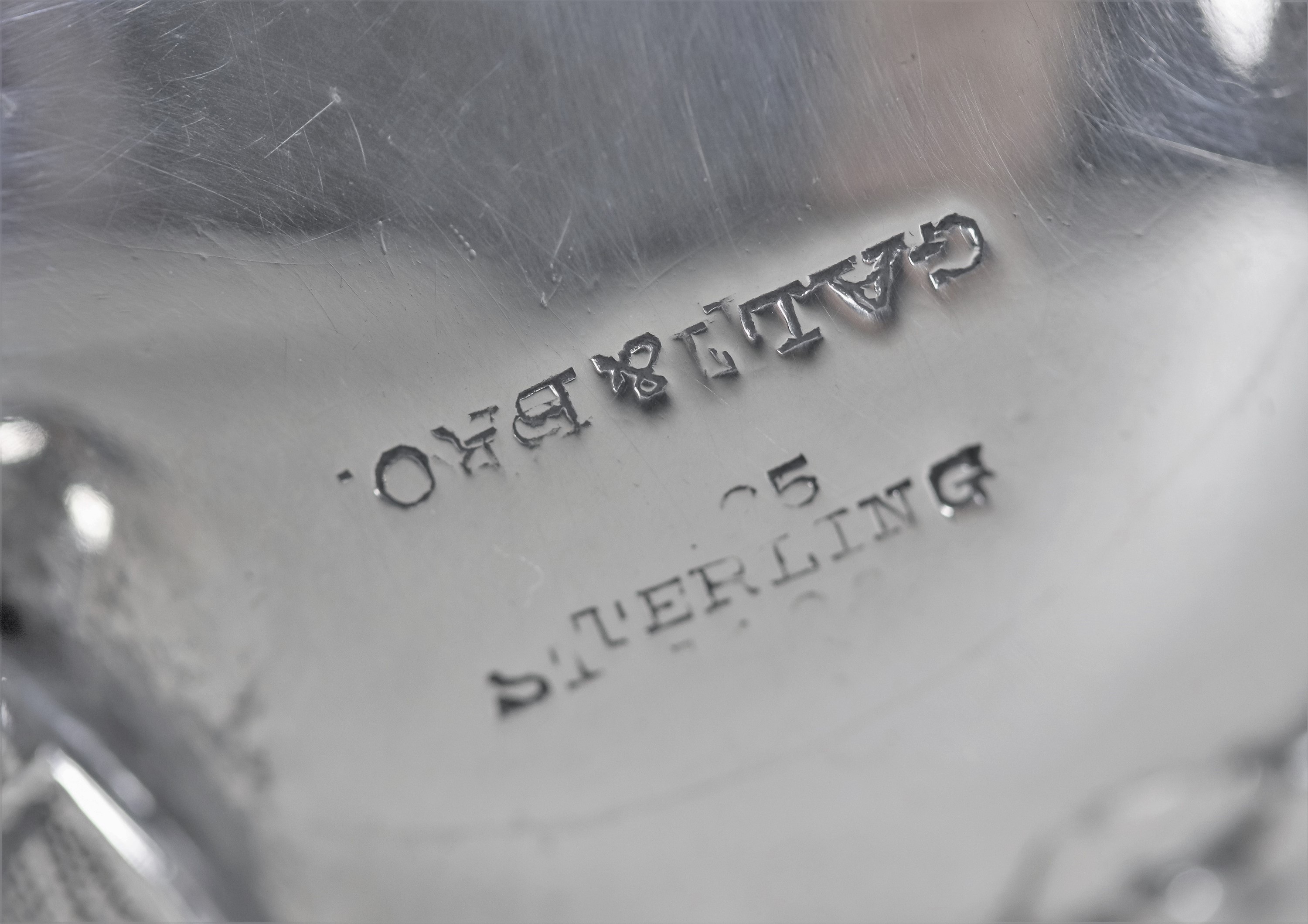Coppia di sale e pepe in argento Sterling 925, interamente cesellati e sbalzati a mazzetti di fio...