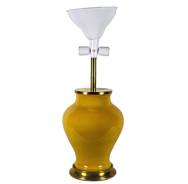 Lampada da tavolo in terracotta smaltata gialla, con bordo e base in ottone, 3 luci