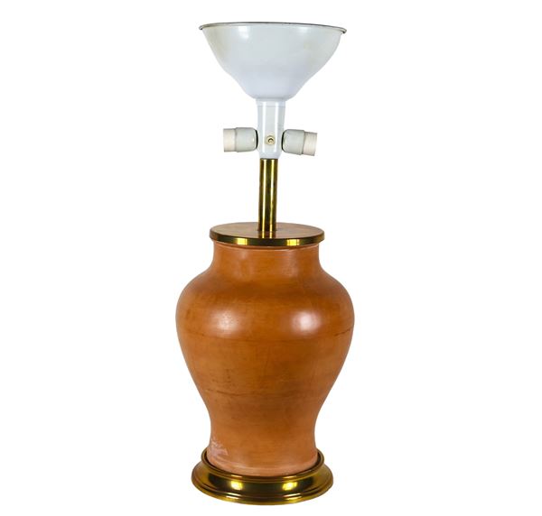 Table lamp in glazed terracotta with edge and base in brass, 3 lights  (70's)  - Auction Timed Auction - ANTIQUES FROM PRIVATE COLLECTIONS - Gelardini Aste Casa d'Aste Roma