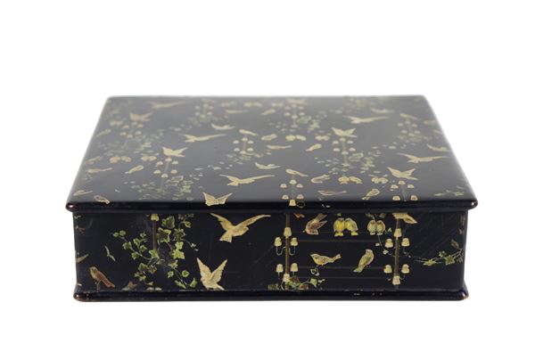 Chinese box in black lacquer, with decorations of exotic birds and flowers