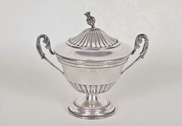 Zuccheriera in argento a forma di anfora neoclassica con due manici, gr. 270