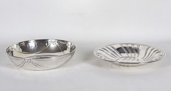 Lotto di due fruttiere tonde in argento cesellato e sbalzato, gr. 600