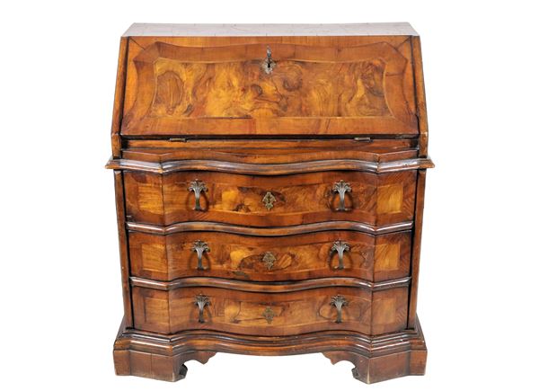 Small Venetian flap of the Louis XV line, in walnut and burr walnut with inlays with boxwood threads