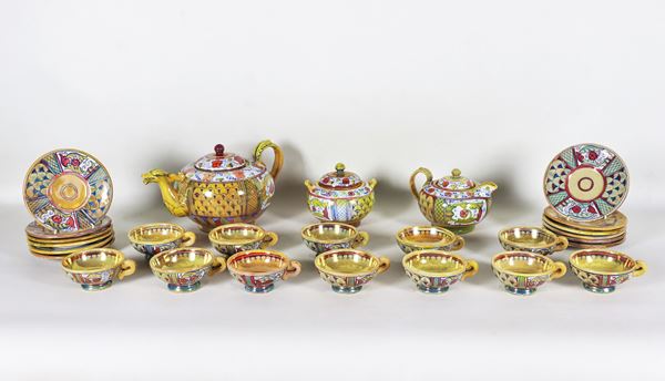 Tea service in glazed majolica S.C.U. (Umbre Ceramic Company) Gubbio - Lorenzo Rubboli 1920, with polychrome decorations with floral motifs (15 pcs)
