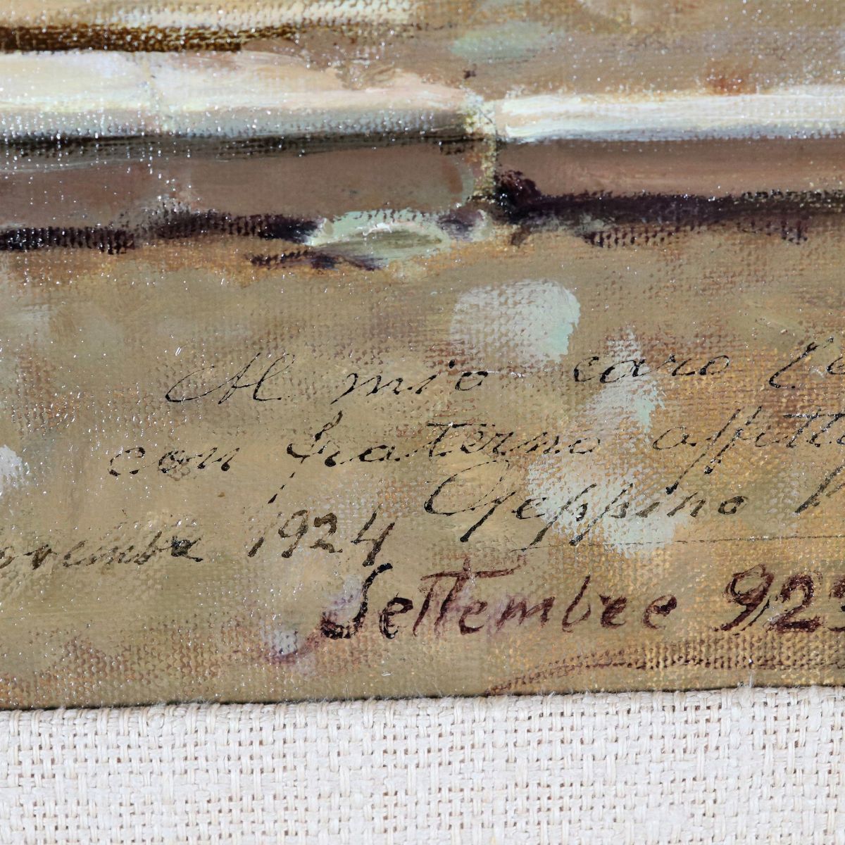 Firmato e dedicato. "Interno di cortile con pozzo", dipinto ad olio su tela