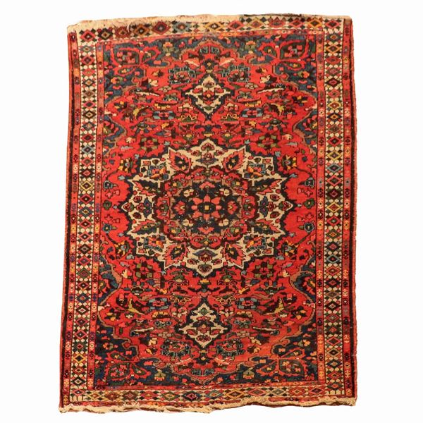 Tappeto Konia a disegni geometrici e floreali su fondo rosso, avana e blu, M. 1,94 x 1,32