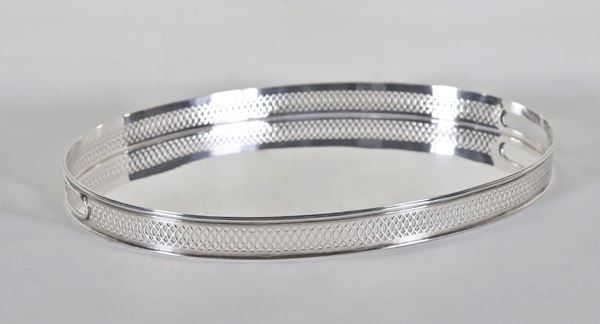 Oval tray in silver with chiseled and perforated railing, gr. 1440