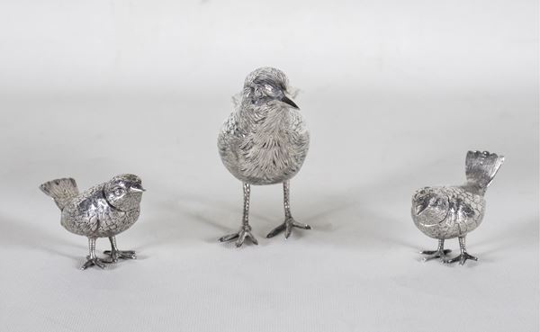 Lot of three sculptures of "Birds" in chiseled and embossed silver, one large and two small, gr. 370