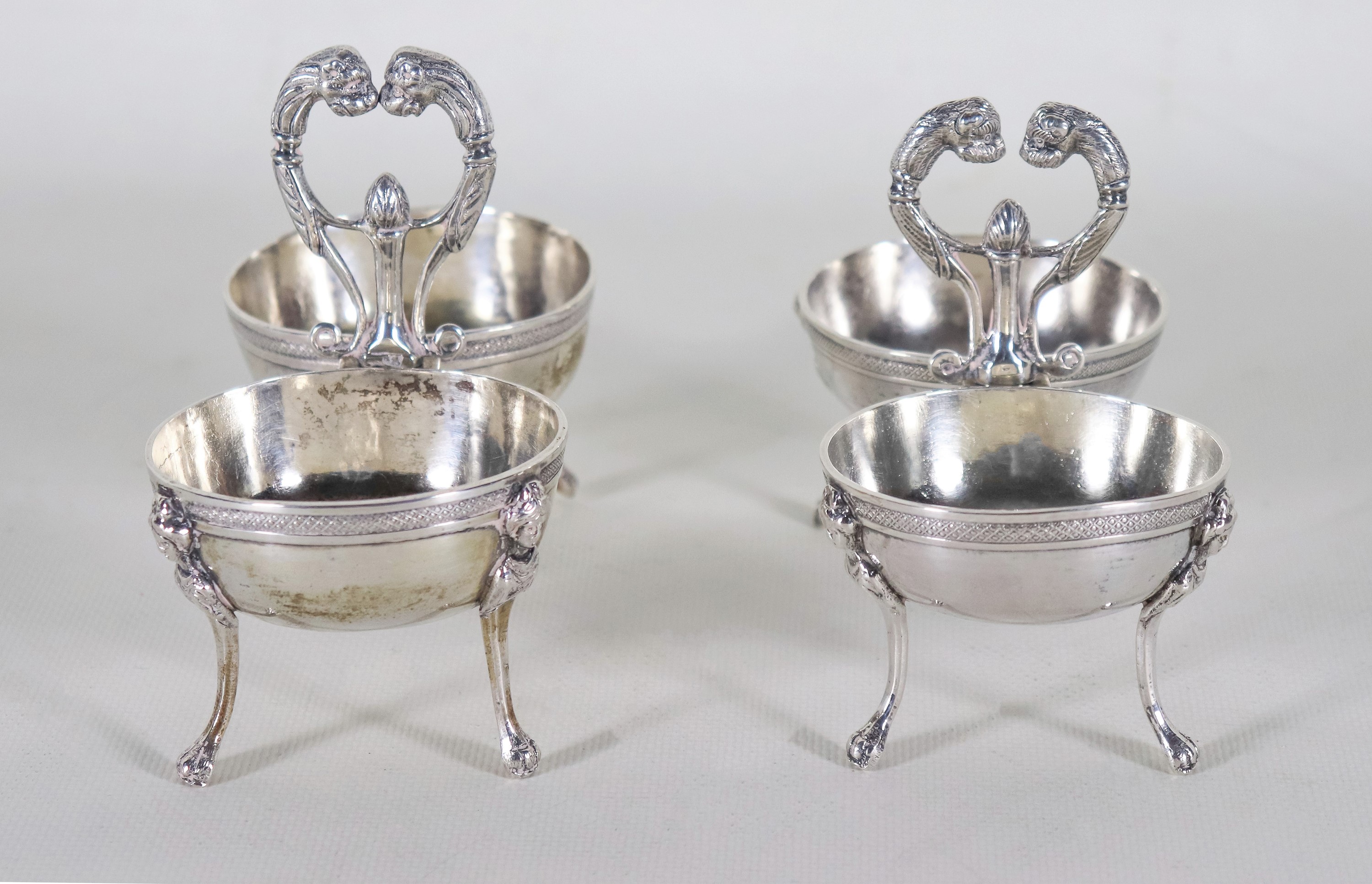 Coppia di doppie salierine in argento Periodo Ferdinando II, con manici a forma di teste di leoni...