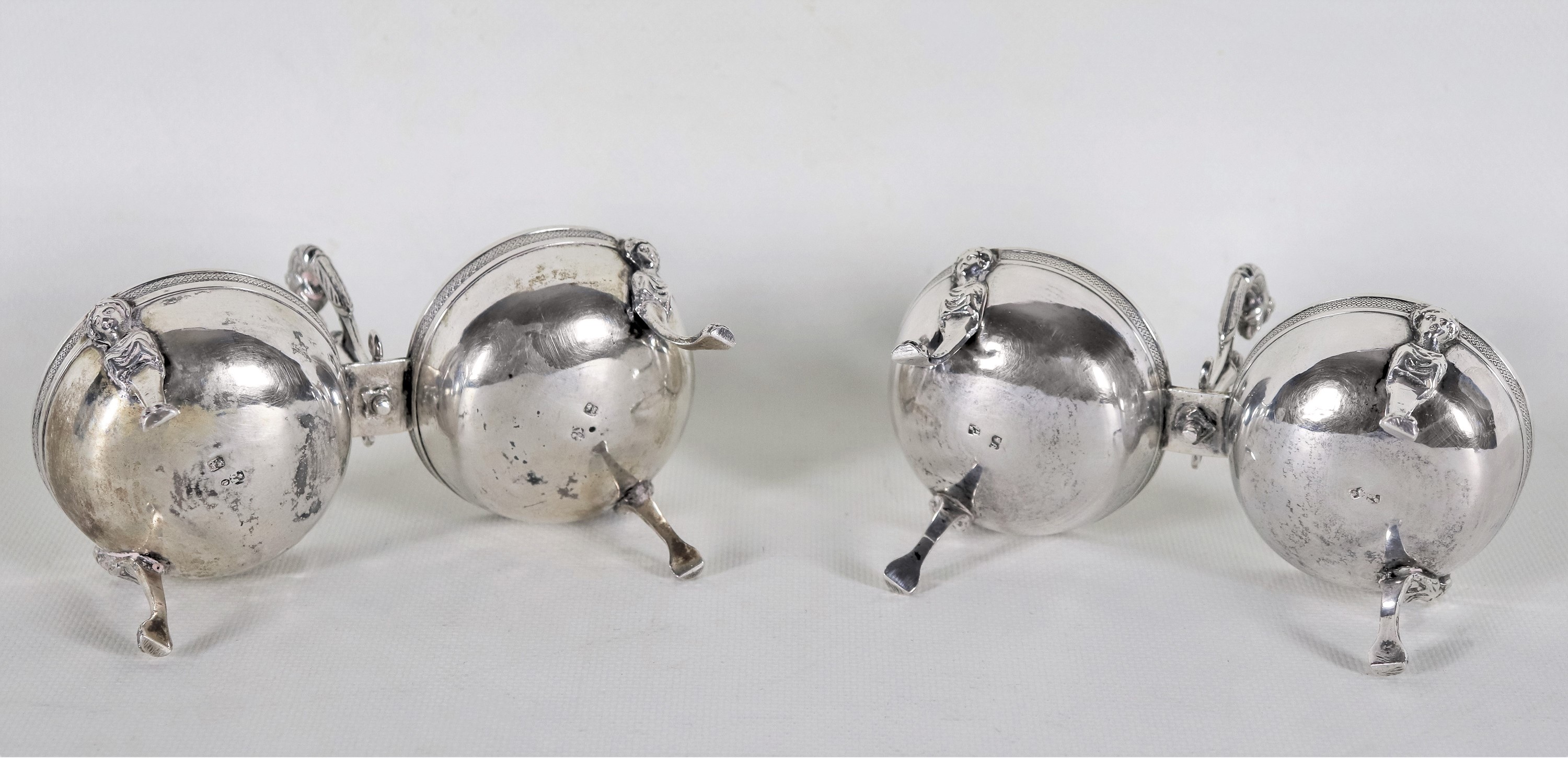 Coppia di doppie salierine in argento Periodo Ferdinando II, con manici a forma di teste di leoni...