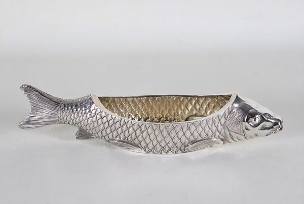 Portabonbon a forma di pesce in argento cesellato e sbalzato, gr. 260