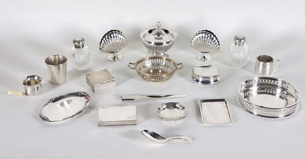 Lotto in argento cesellato e sbalzato (18 pz), gr. 760