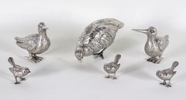 Lotto di sei piccole sculture di "Uccelli", in bronzo argentato, sbalzato e cesellato