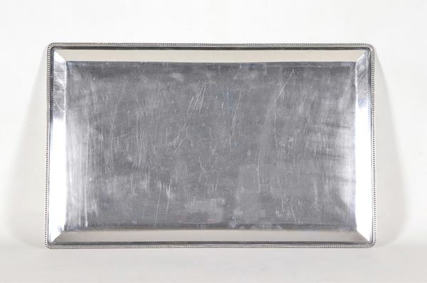 Rectangular serving tray in silver metal, with beaded edge