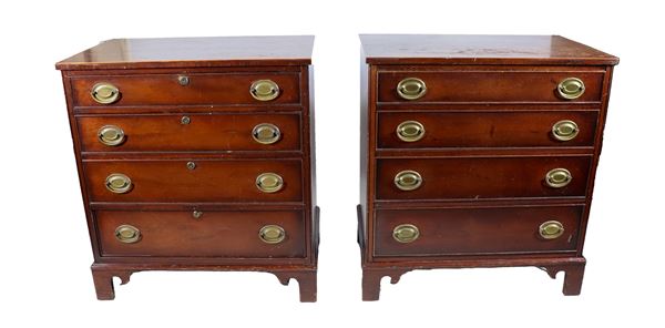 Pair of English Edward VII bedside tables, in mahogany with inlaid threading on the tops, four drawers each